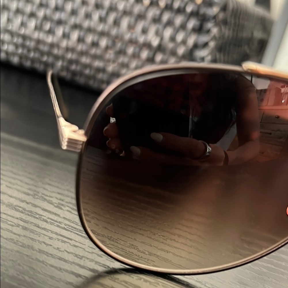 Stylish Gold Aviator Sunglasses - Picture 2 of 5